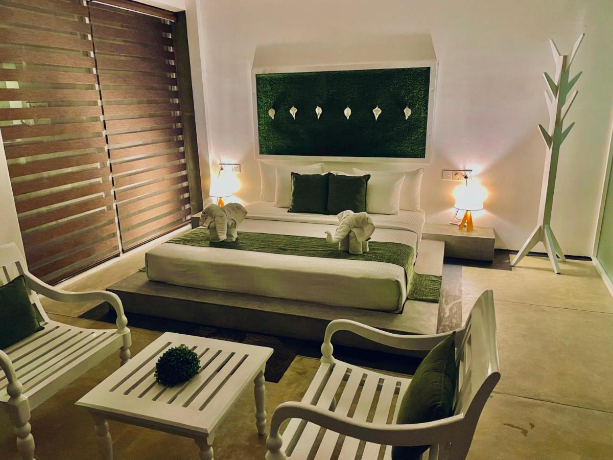 8 Plus Motels 尼甘布 外观 照片