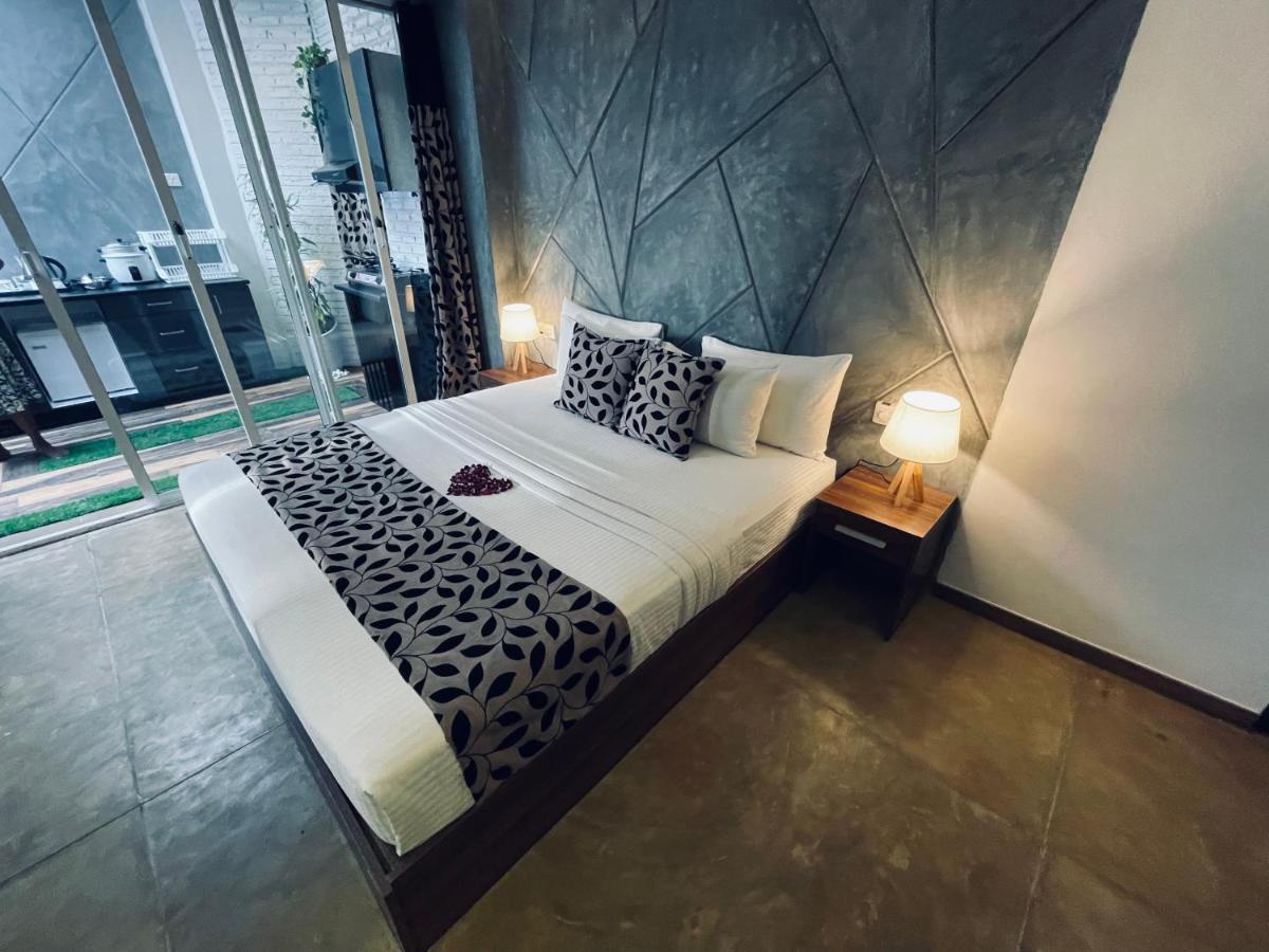 8 Plus Motels 尼甘布 外观 照片