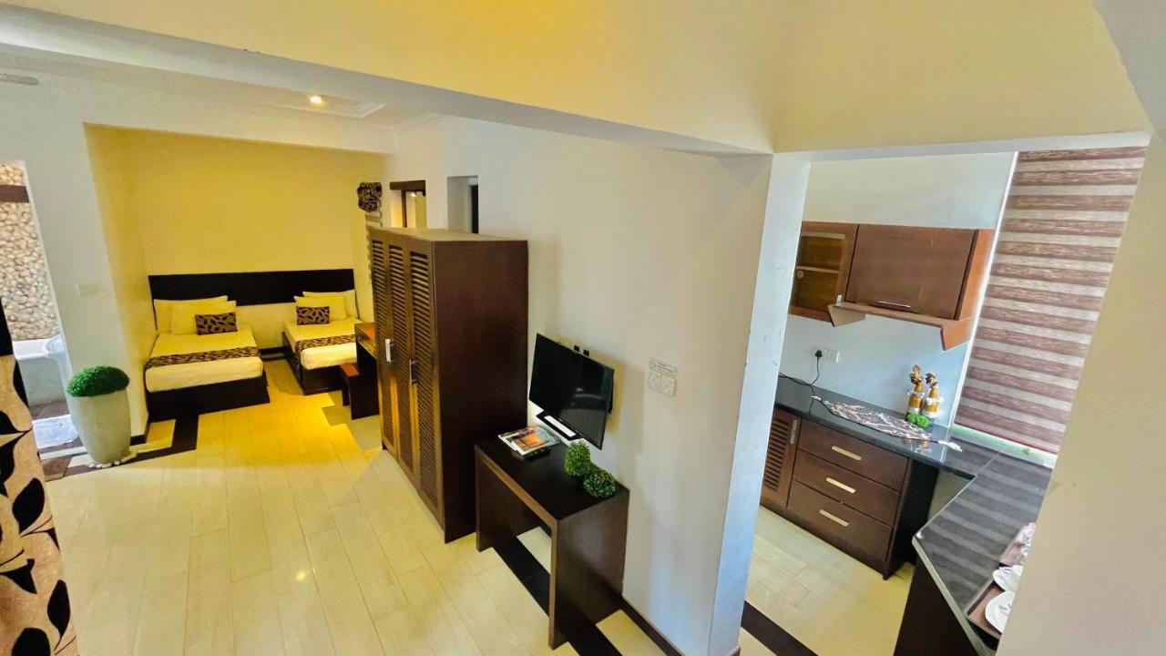 8 Plus Motels 尼甘布 外观 照片
