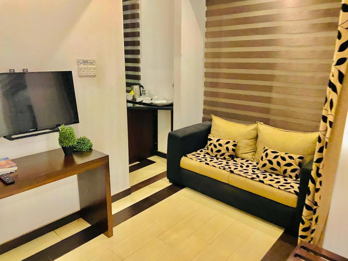 8 Plus Motels 尼甘布 外观 照片