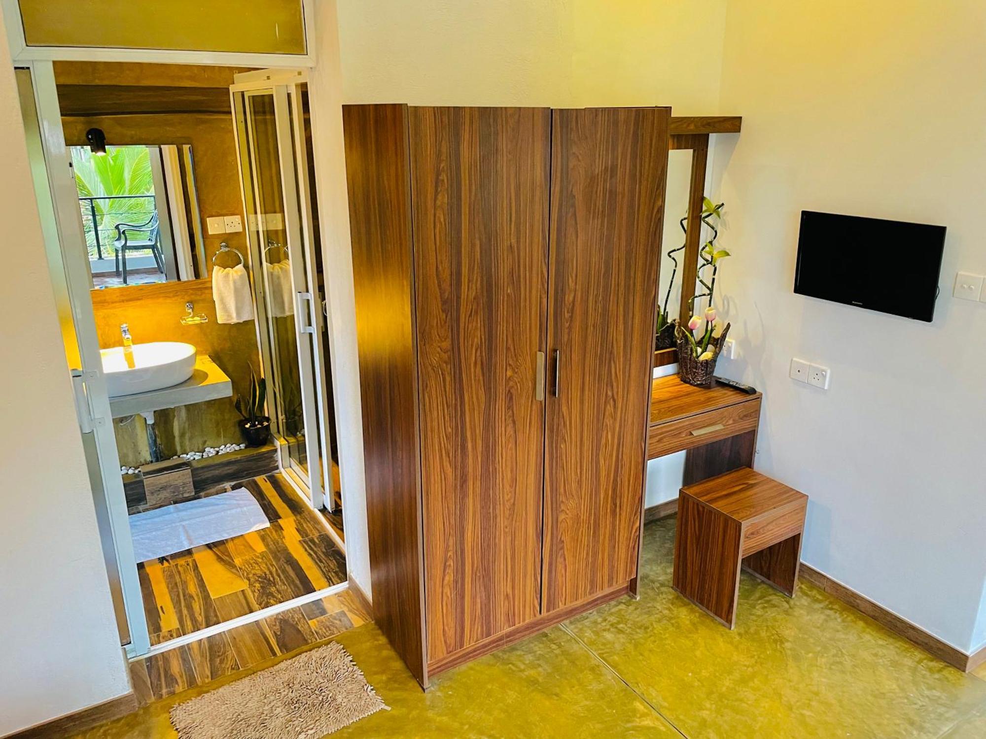 8 Plus Motels 尼甘布 外观 照片