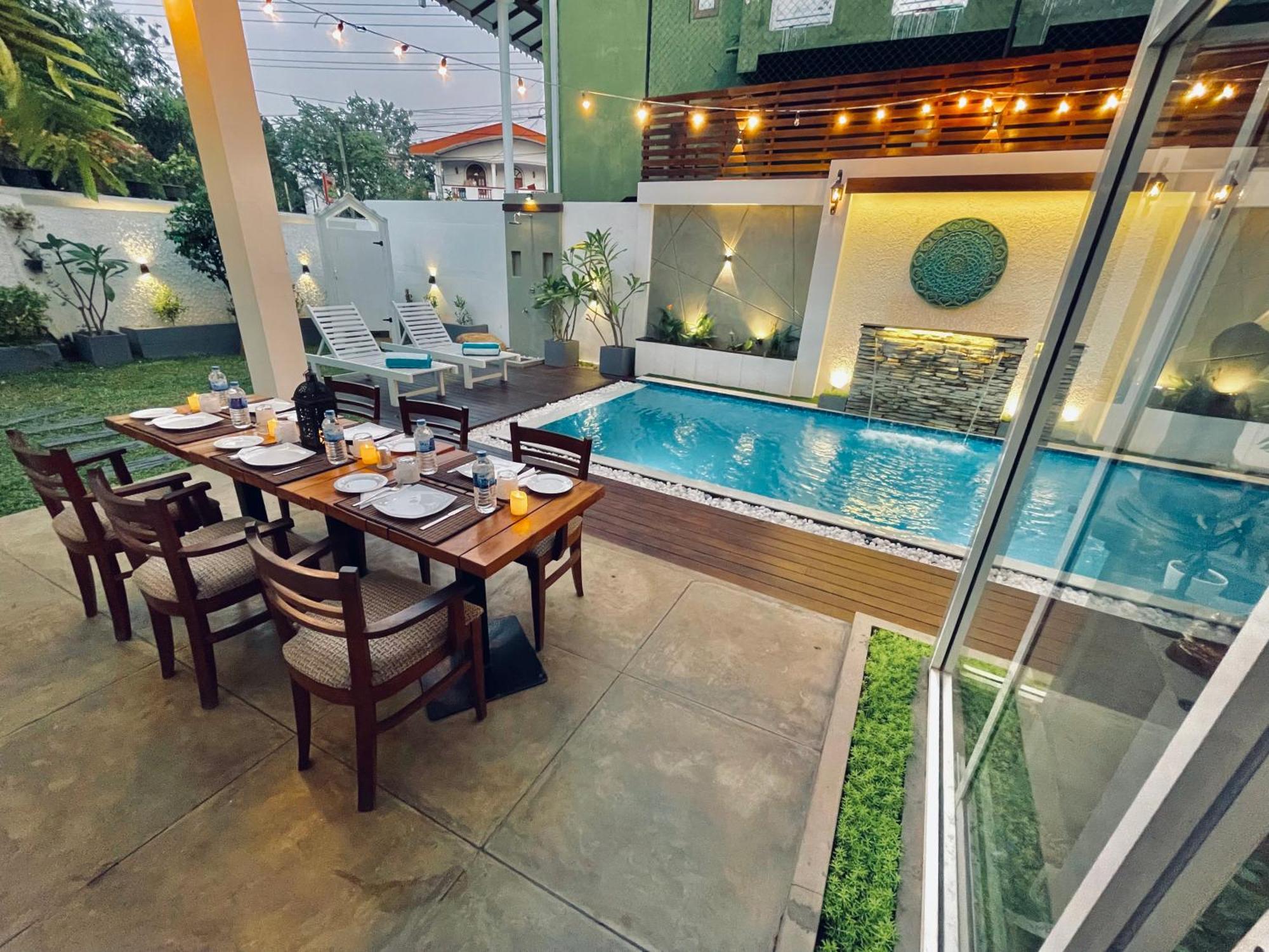 8 Plus Motels 尼甘布 外观 照片