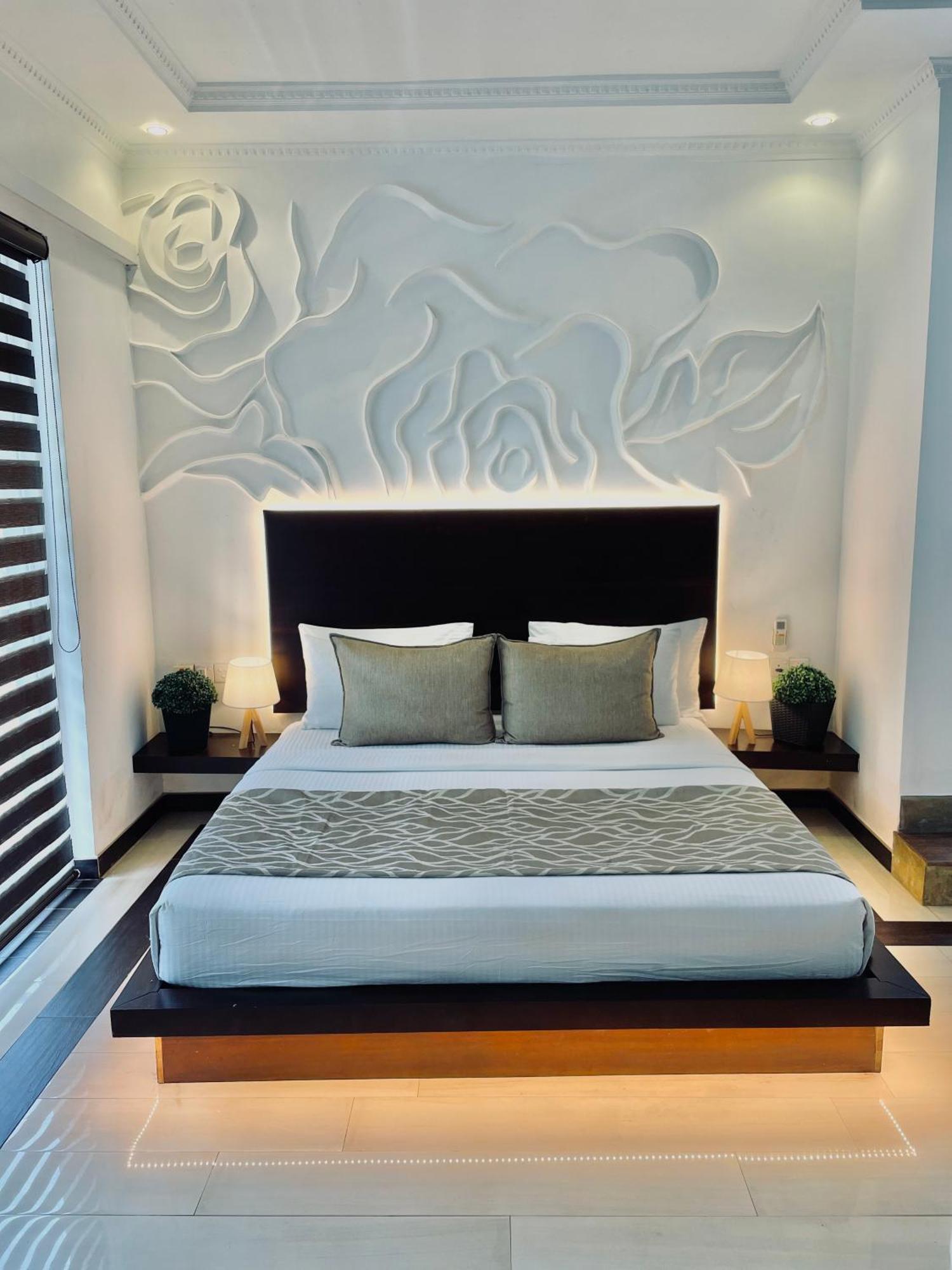 8 Plus Motels 尼甘布 外观 照片