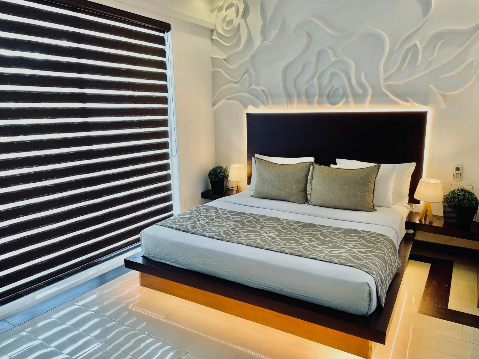 8 Plus Motels 尼甘布 外观 照片