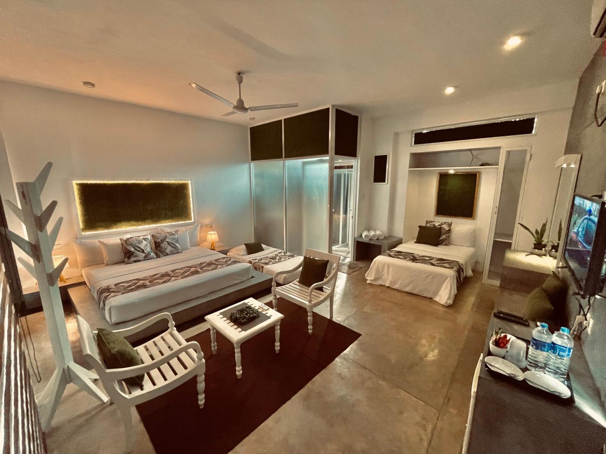 8 Plus Motels 尼甘布 外观 照片