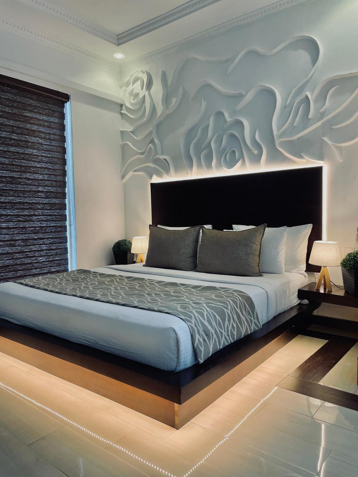 8 Plus Motels 尼甘布 外观 照片